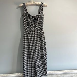 Mod Style, Houndstooth, Bow Dress in Size Medium (4-6).